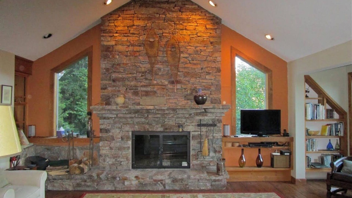 Plymouth House | Beautiful Mountain Getaway for Skiing