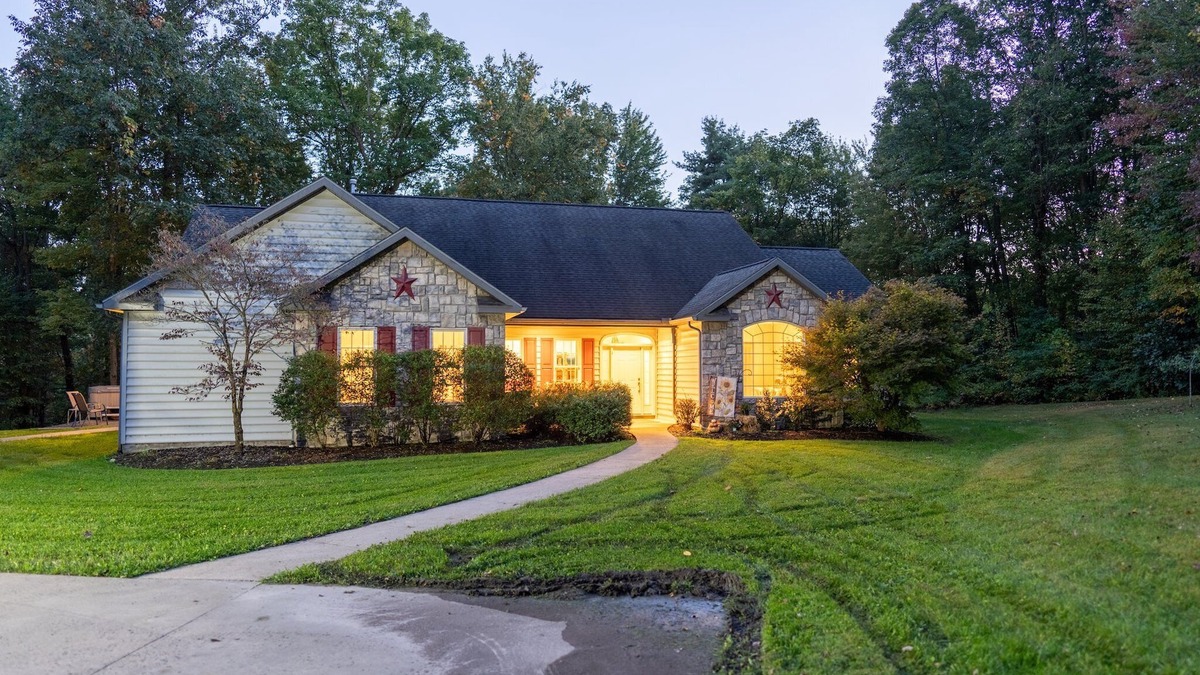 Howard House | Beautiful mountain getaway near Penn State University!