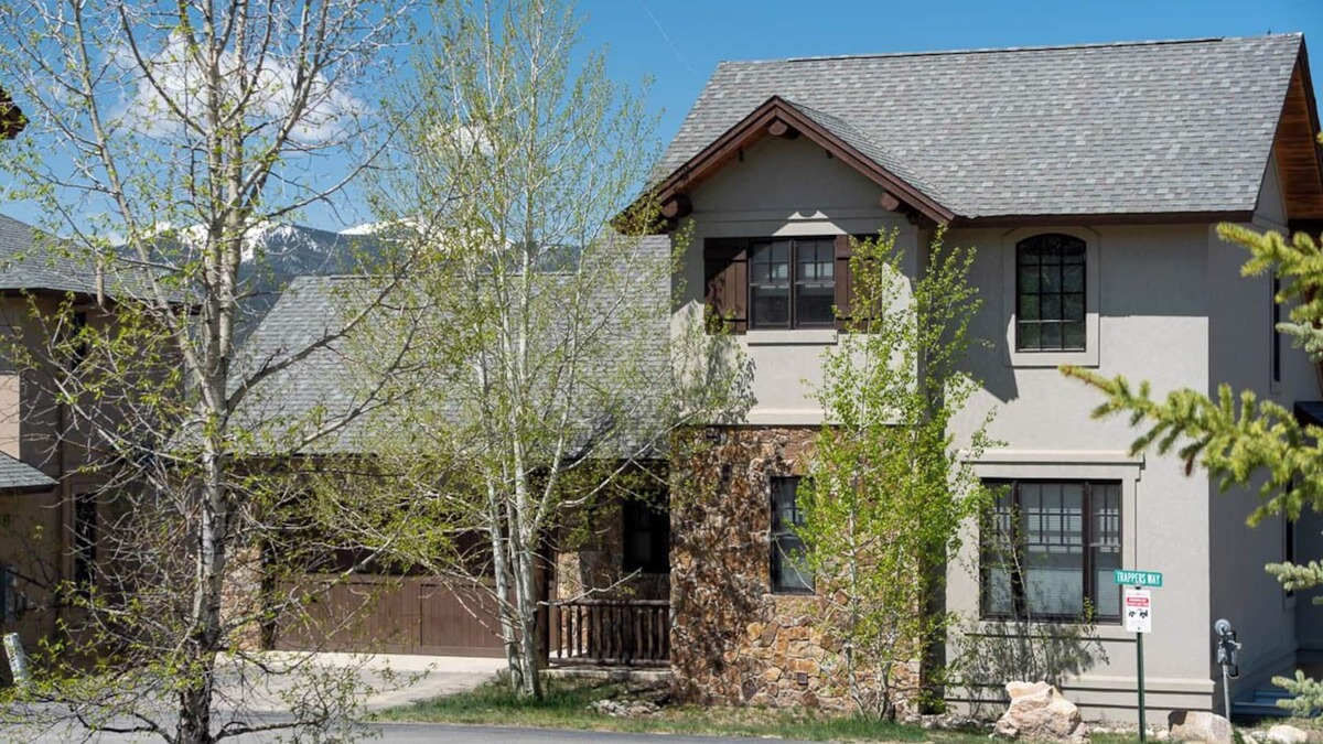 Fraser Cabin | Beautiful Mountain Home - Great Views - Hot Tub - Free Shuttle To Ski Resort