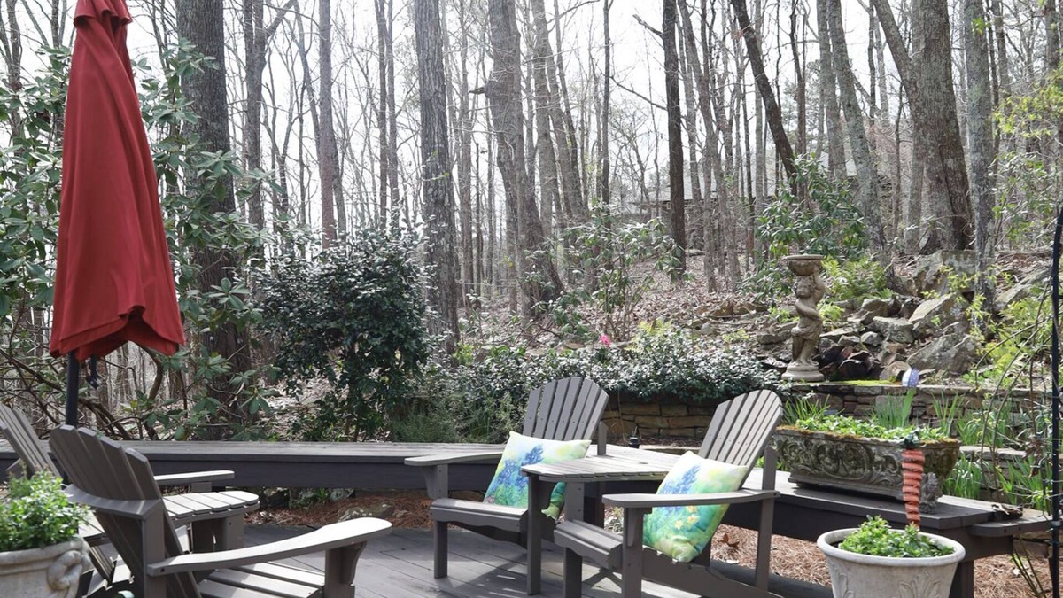 Gadsden House | Beautiful mountain home nestled in the woods