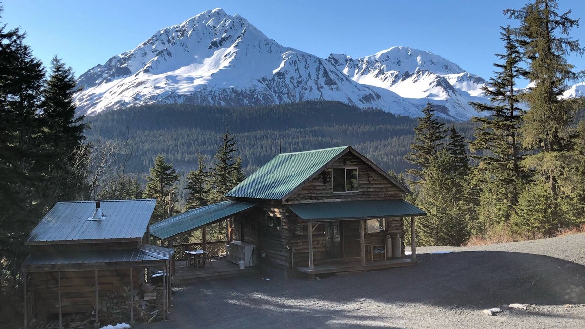 Bear Creek Cabin | Beautiful Mountain Top Cabin with amazing views and private peaceful setting!