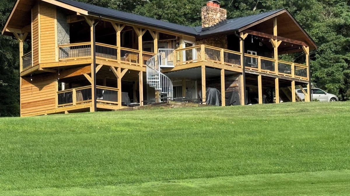 Roaring Gap House | Beautiful Mountain Getaway - Best Deck in the Mountains.