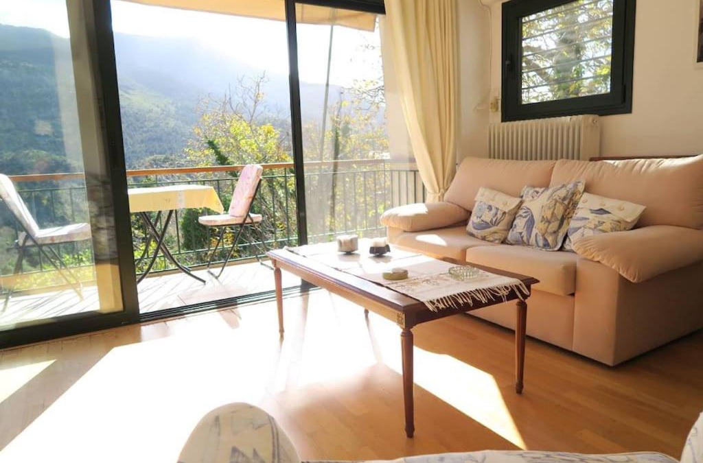 Longanikos House | Beautiful mountain view house with fireplace