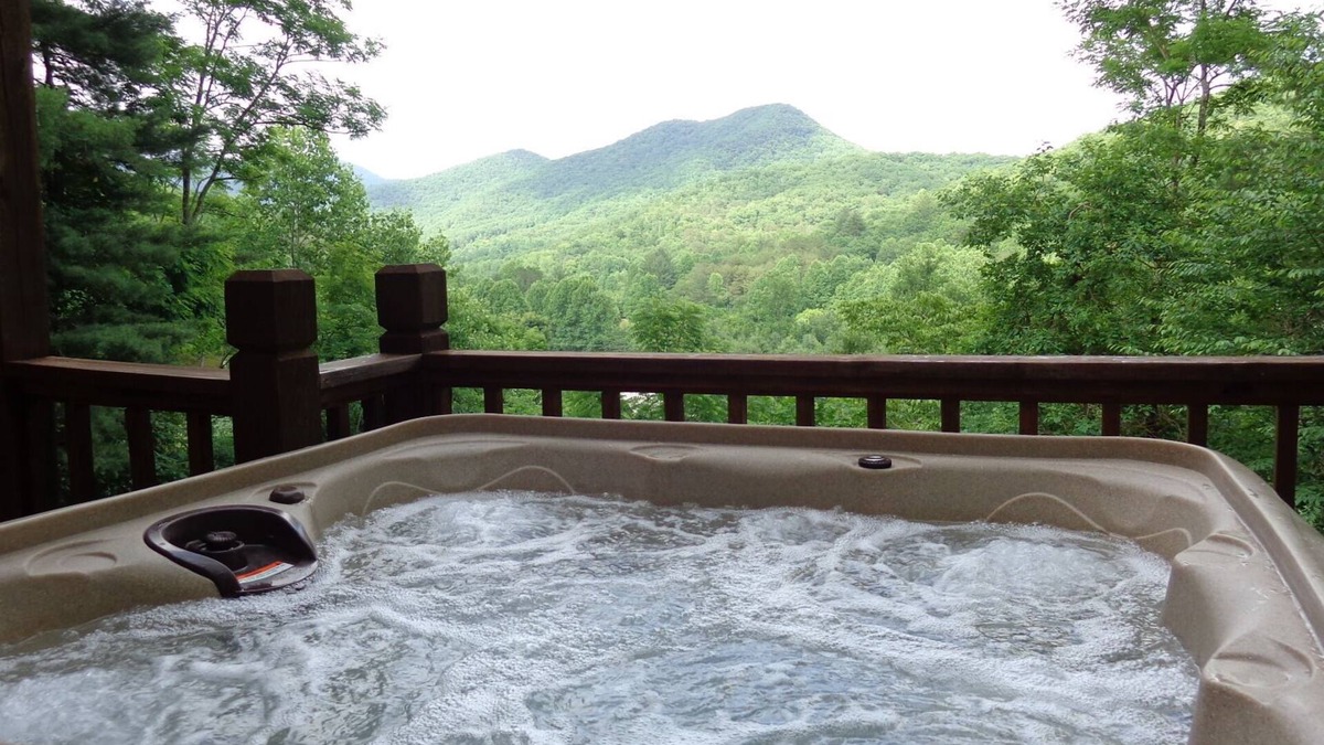 Hiawassee Cabin | Beautiful Mountain Views Amid Wine Country-Hot Tub