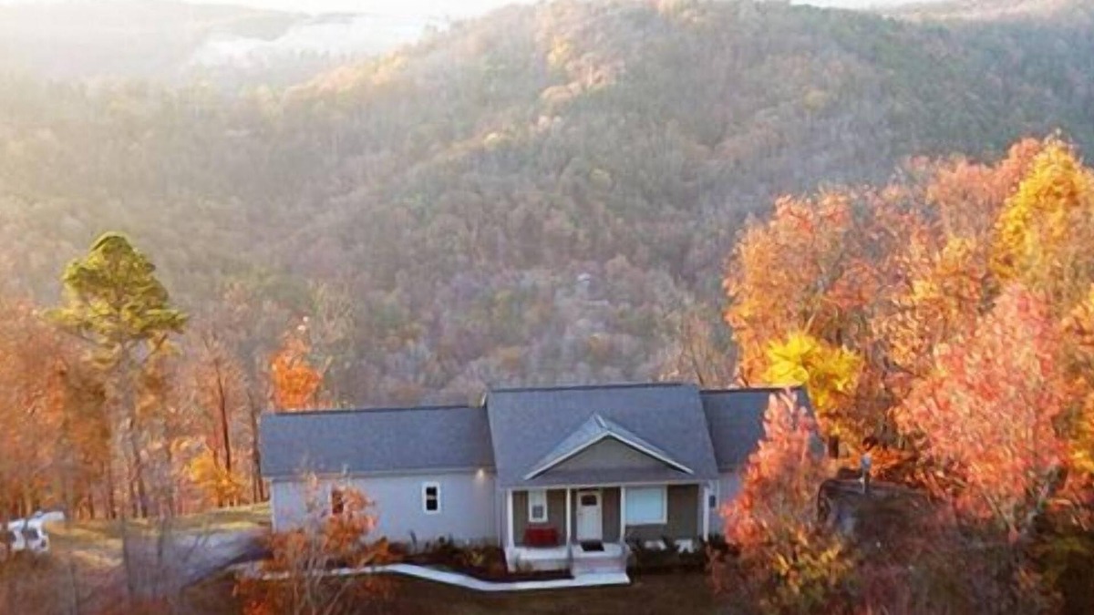 Hot Springs Cabin | Beautiful Mountaintop Views! 16 Private Acre Home