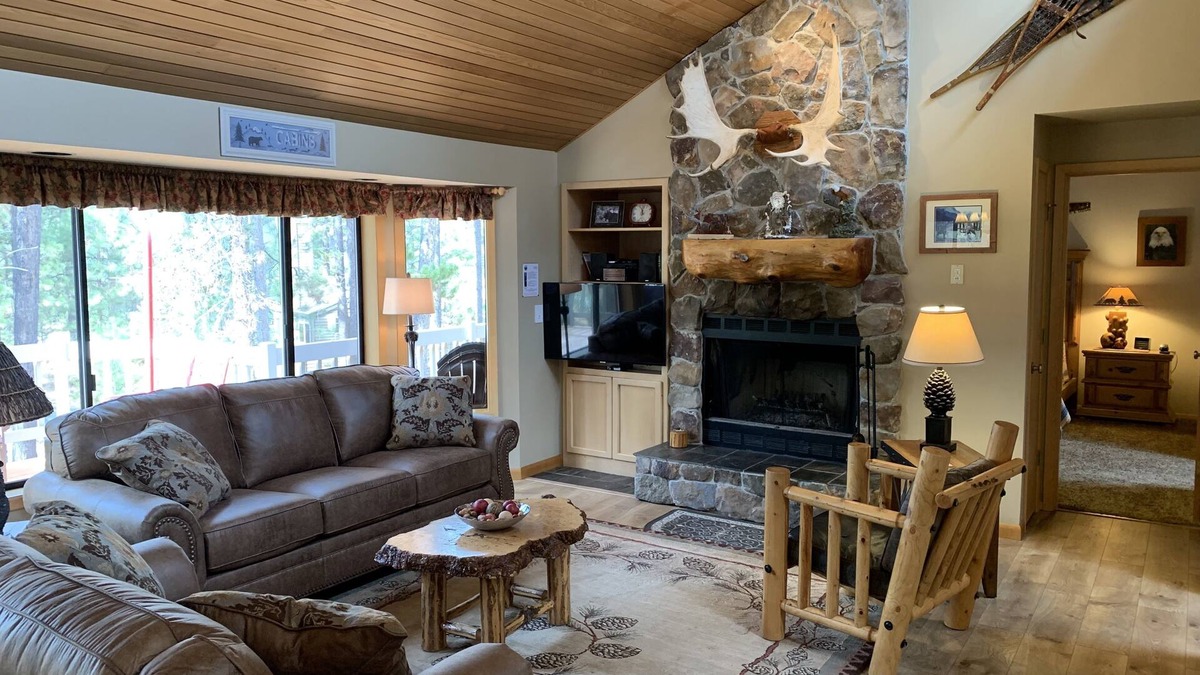 Deer Park House | Beautiful Mtn Decor-Family Rm-Wifi-Unlimited SHARC, Pool & Hot Tub, Bikes