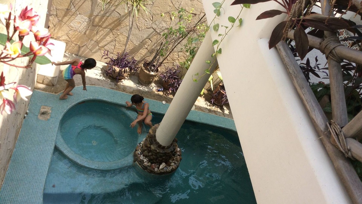 Crucecita Apartment | Beautiful Air conditioned One bedroom apartment with spa pool