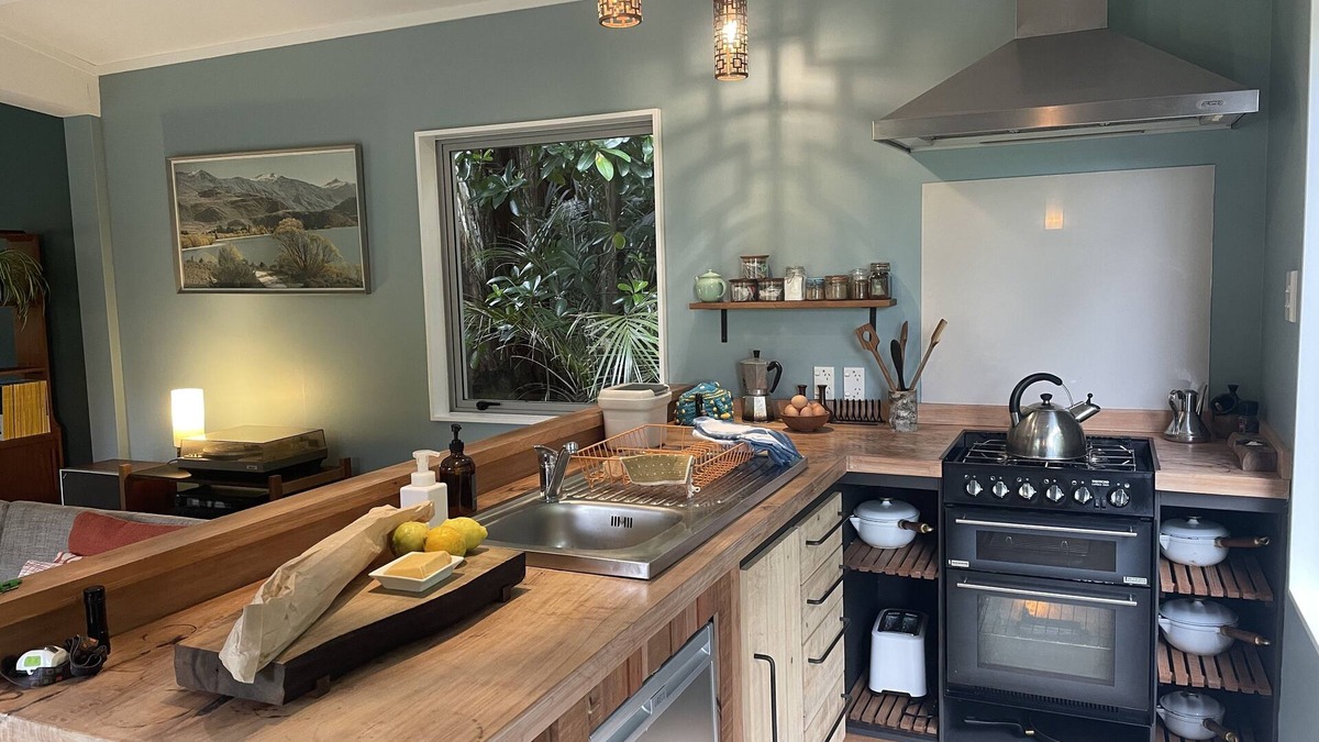 Matakana Cottage | Beautiful native bush retreat