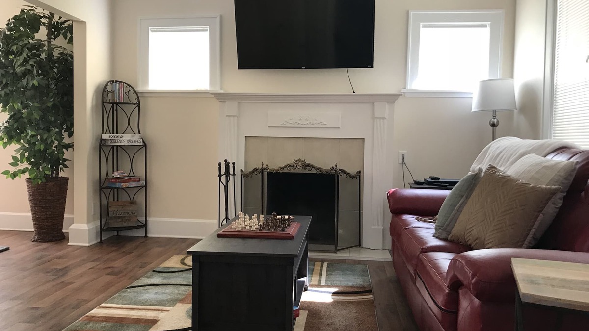 Kenosha House | Beautiful! Near Microsoft Mt Pleasant Sleeps 8