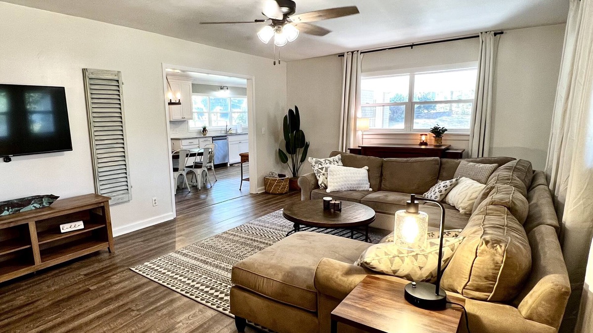Starkville House | Beautiful neighborhood home! 2 miles from campus.