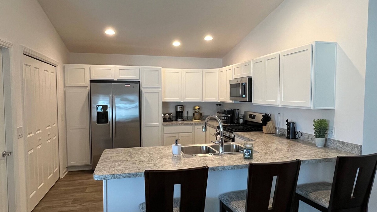 Wildwood House | Beautiful New 2/2 Pet-Friendly Villa w/Golf Cart, BBQ, & WiFi!