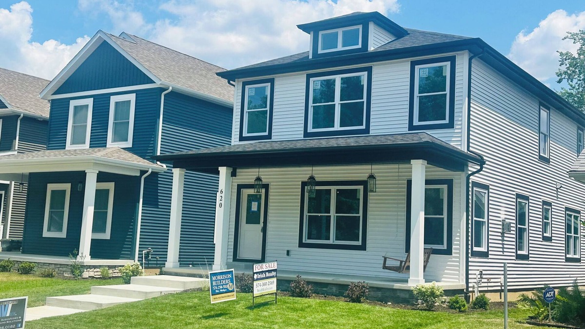 Northeast South Bend House | Beautiful new 4-bedrm house less than 1 mile to ND campus, easy walk up Eddy St