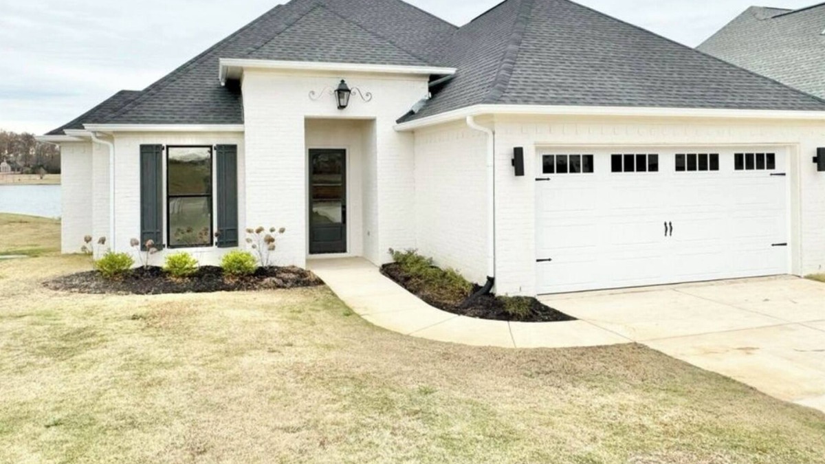 Mayhew House | Beautiful, New 4BR lake home located between Starkville and Columbus off Hwy 82