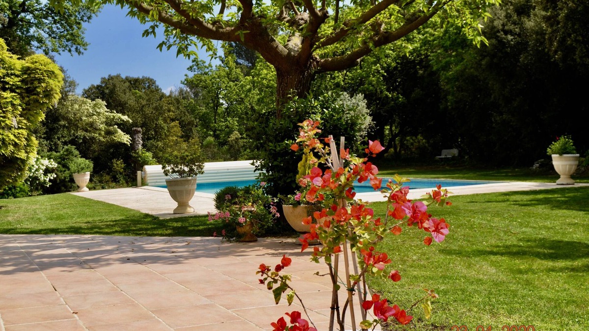 Eguilles House | Beautiful new Annex Provencal House 4000 m2 raised