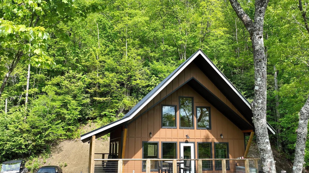 Topton Cabin | Beautiful New Construction Cabin in Nantahala Gorge!