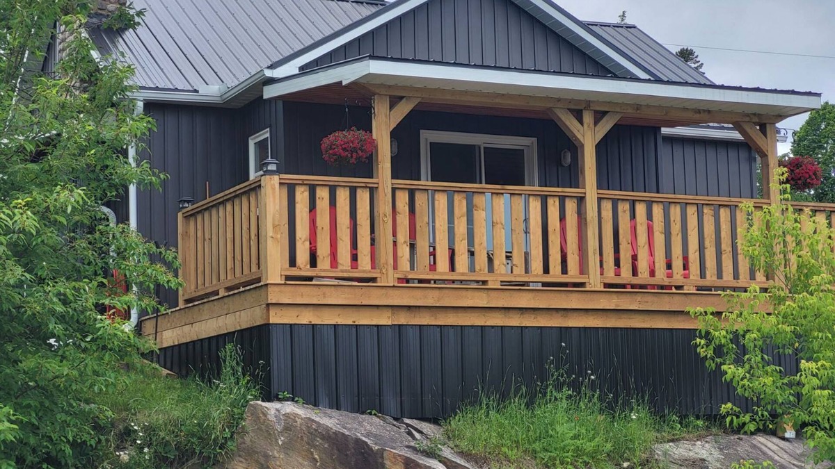 Port Loring Cottage | Beautiful, new cottage with stunning views. Prime location in Port Loring