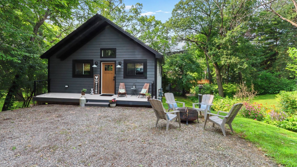 Elkhorn House | Beautiful new home in Elkhorn, at Lake Wandawega.