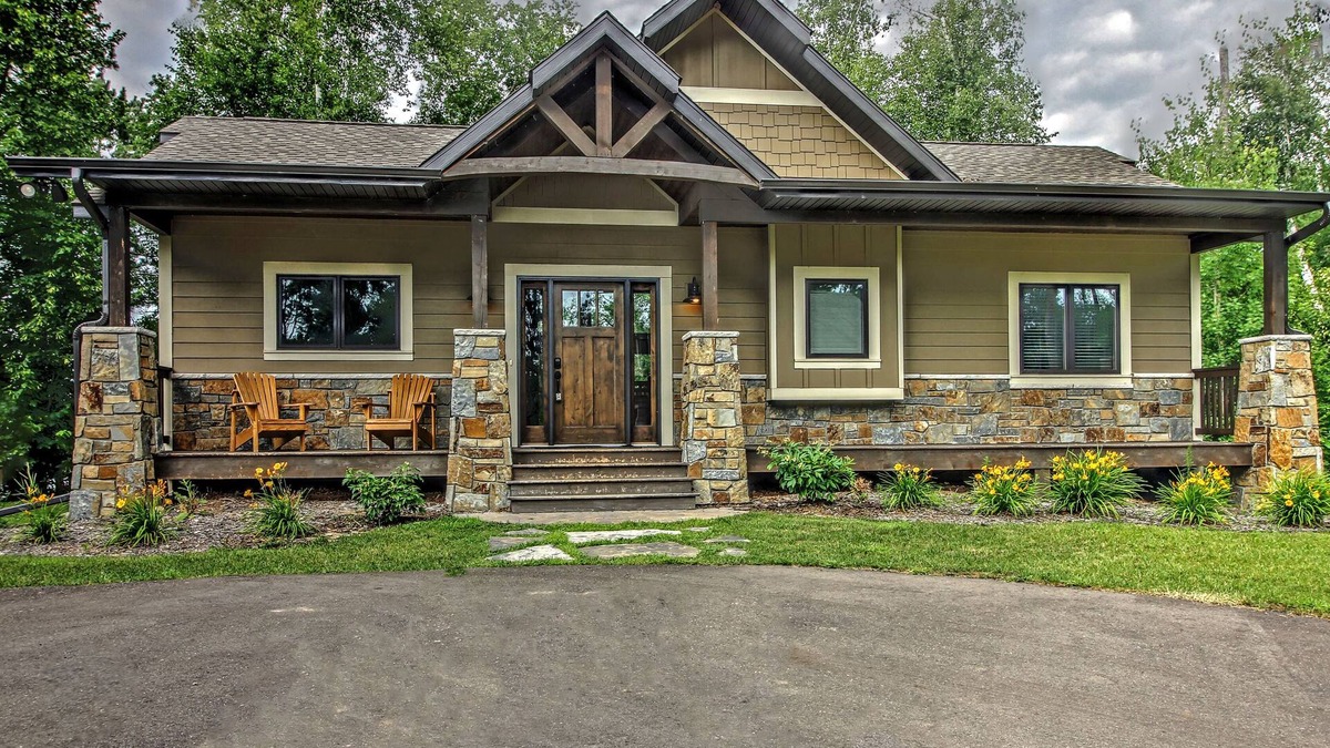 Lake Shore Cabin | Beautiful New Home On Private Lake Across From Gull Lake And Other Local Spots!