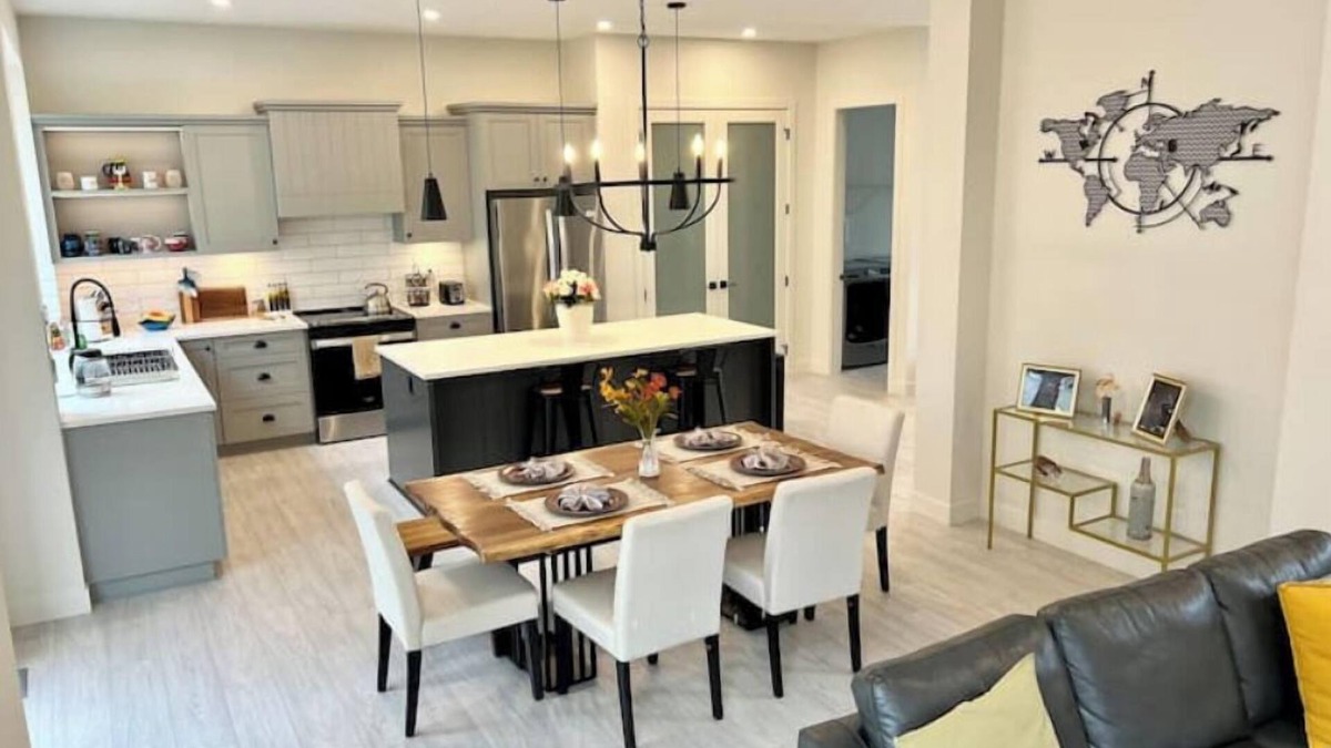 Mission House | Beautiful new house!nn