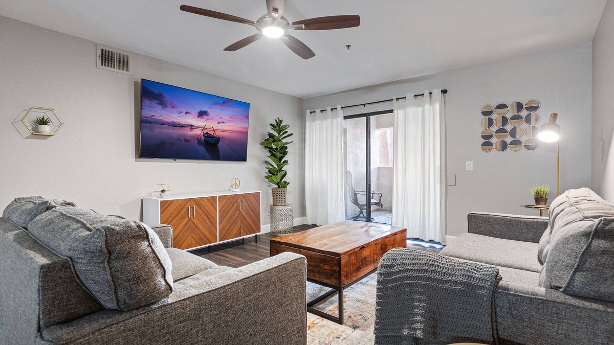 Camelback East Condo | Beautiful newly remodeled 2-Bdrm Biltmore Condo!
