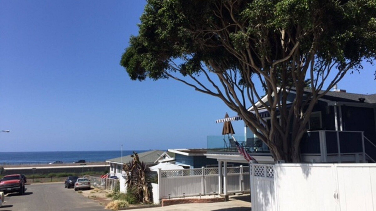 La Conchita House | Beautiful Newly Remodeled Ocean View Home near Rincon Beach! Beach Access!