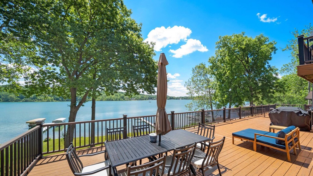 Cassopolis House | Beautiful Newly Renovated (2021) Lakefront Home Near Notre Dame