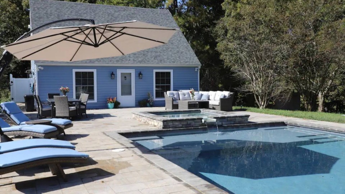 Cobham House | Beautiful Newly Renovated 2 BR cottage w/pooln