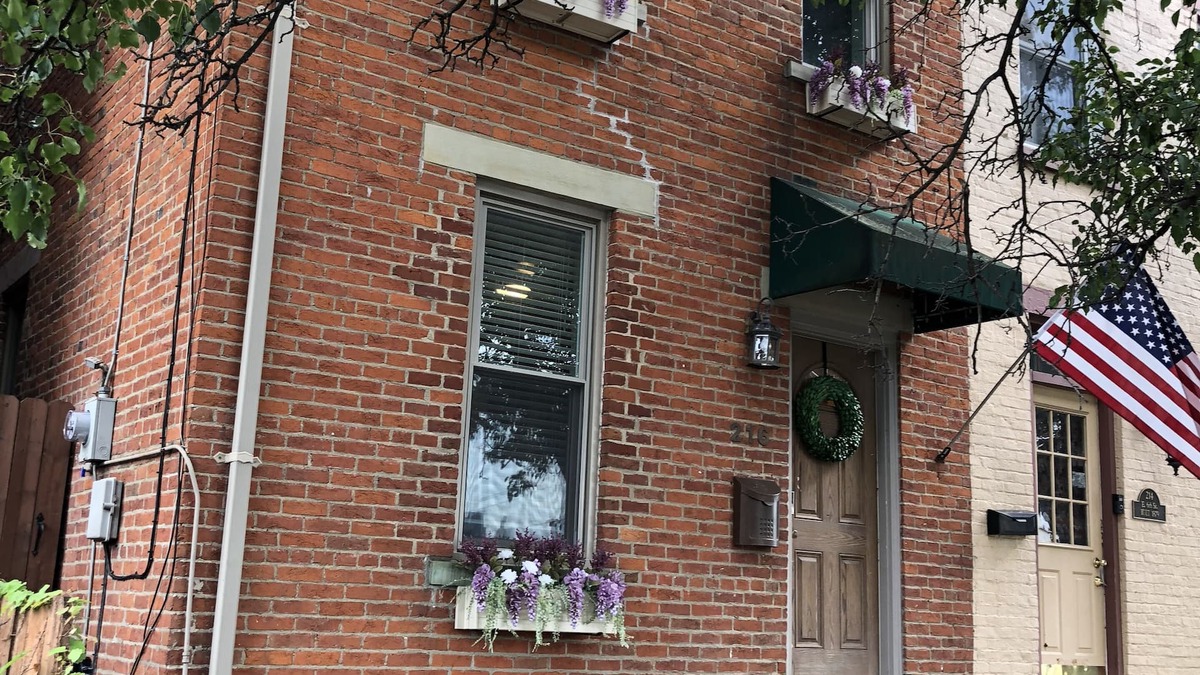 East Row Historic District House | Beautiful Newport home close to EVERYTHING! Walk to the Levee & Dwntwn Cincinnat