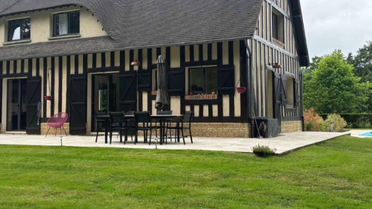 Pullay House | Beautiful Normandy farmhouse with heated pool*Calme