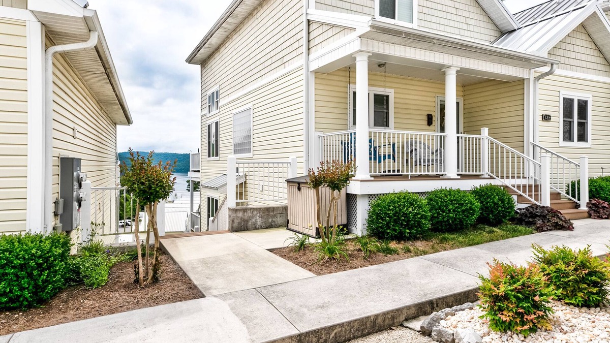 La Follette Condo | Beautiful Norris Lake Condo in Deerfield Resort With Views That Can't Be Beat!