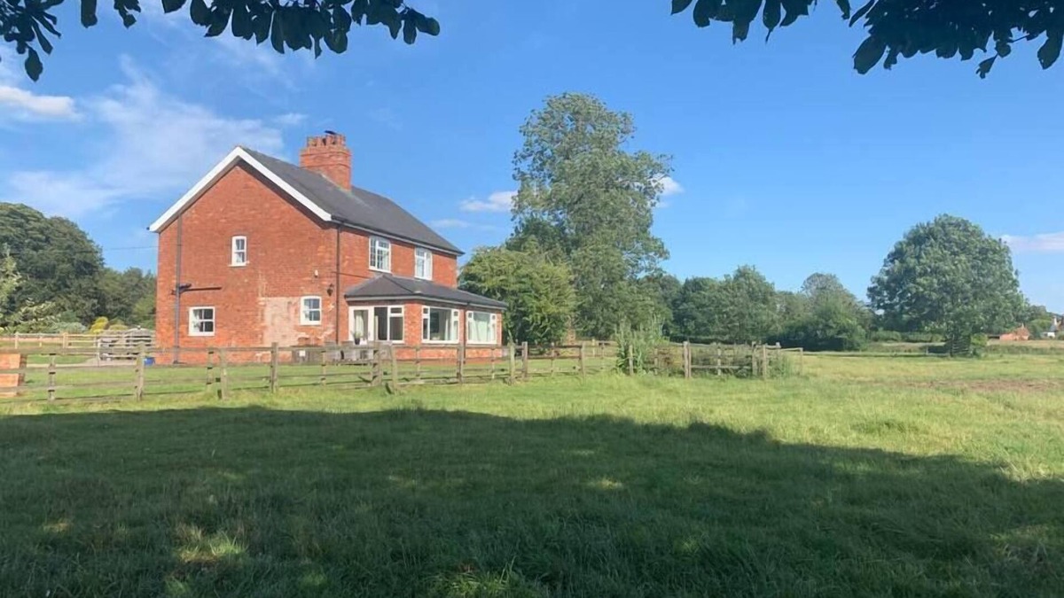 Horncastle House | Beautiful North Cottage, Bainvalley Cottages