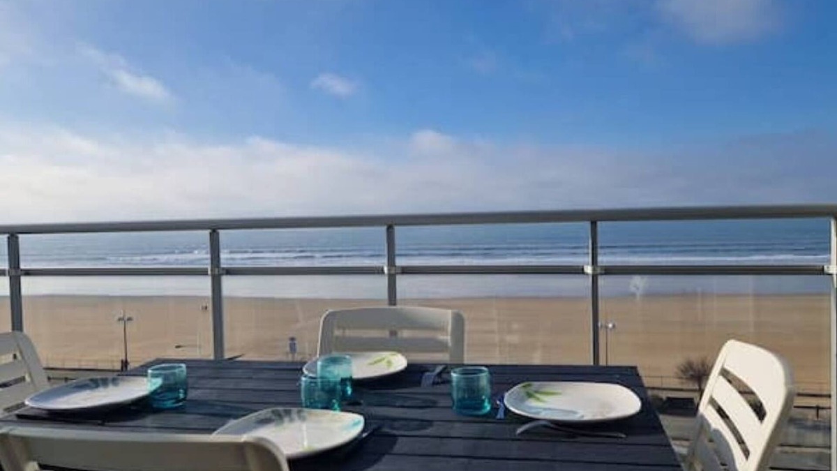 Saint-Jean-de-Monts Apartment | Beautiful oceanfront apartment