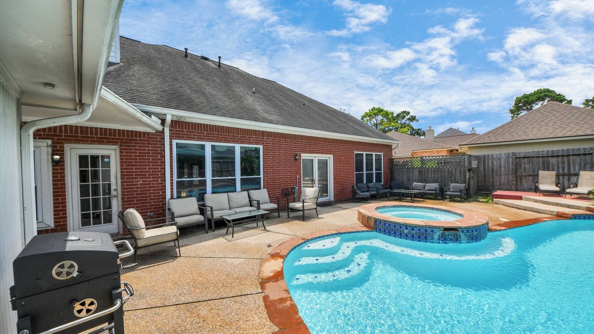 Pinehurst Of Atascocita House | Beautiful Oasis: Pool & Spa 30mins to Downtown CO