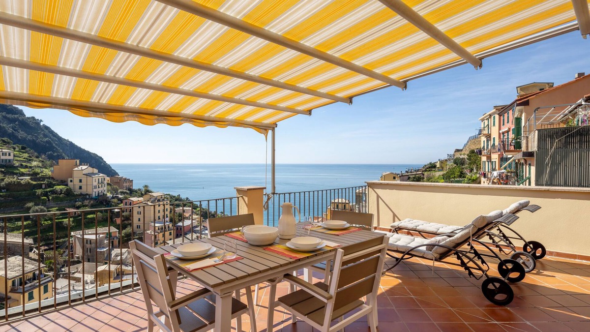 Riomaggiore Apartment | Beautiful Ocean View Penthouse with Private Terrace