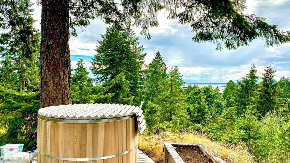 Bowen Island House | Beautiful Ocean View Home with Chef's Kitchen