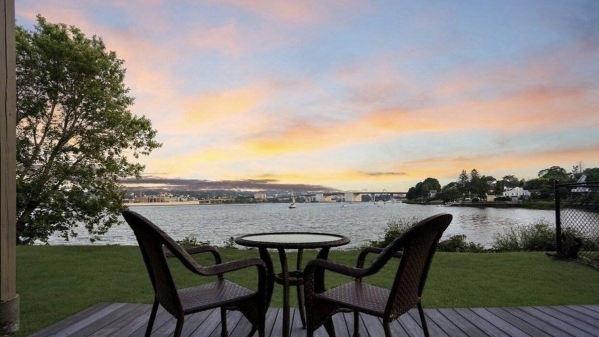 Somerset Villa | Beautiful Ocean View 4 BR House / Private Access to Water