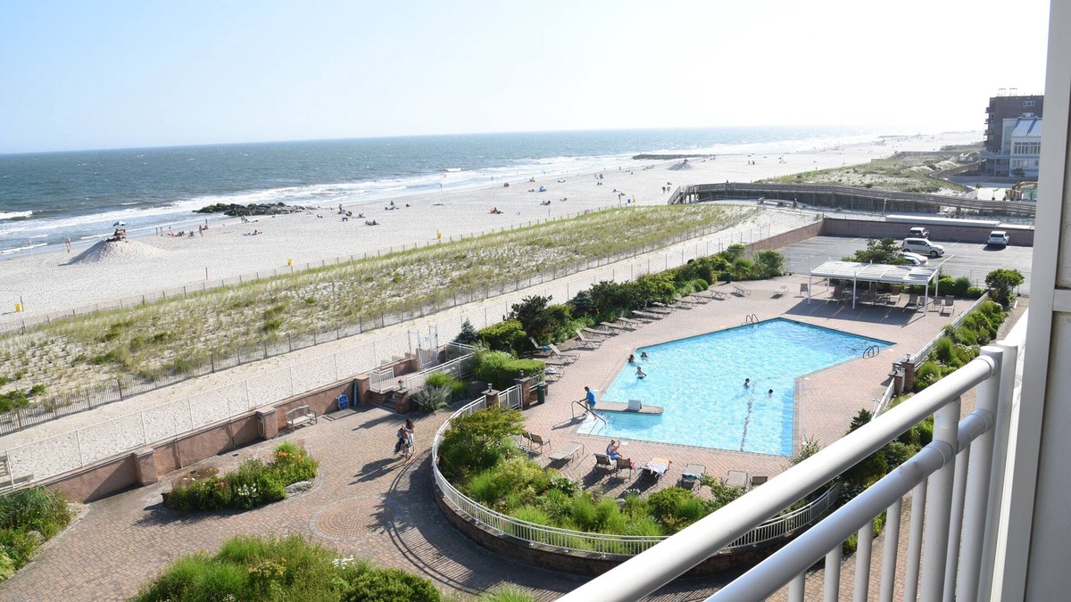 Long Beach Apartment | Beautiful Oceanfront Beach Apartment