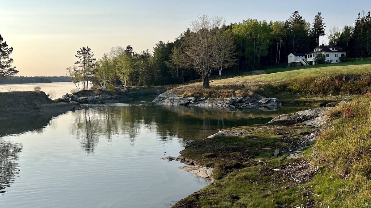 Hancock House | BEAUTIFUL OCEANFRONT COTTAGE WITH AMAZING WATER VIEWS & ACCESS