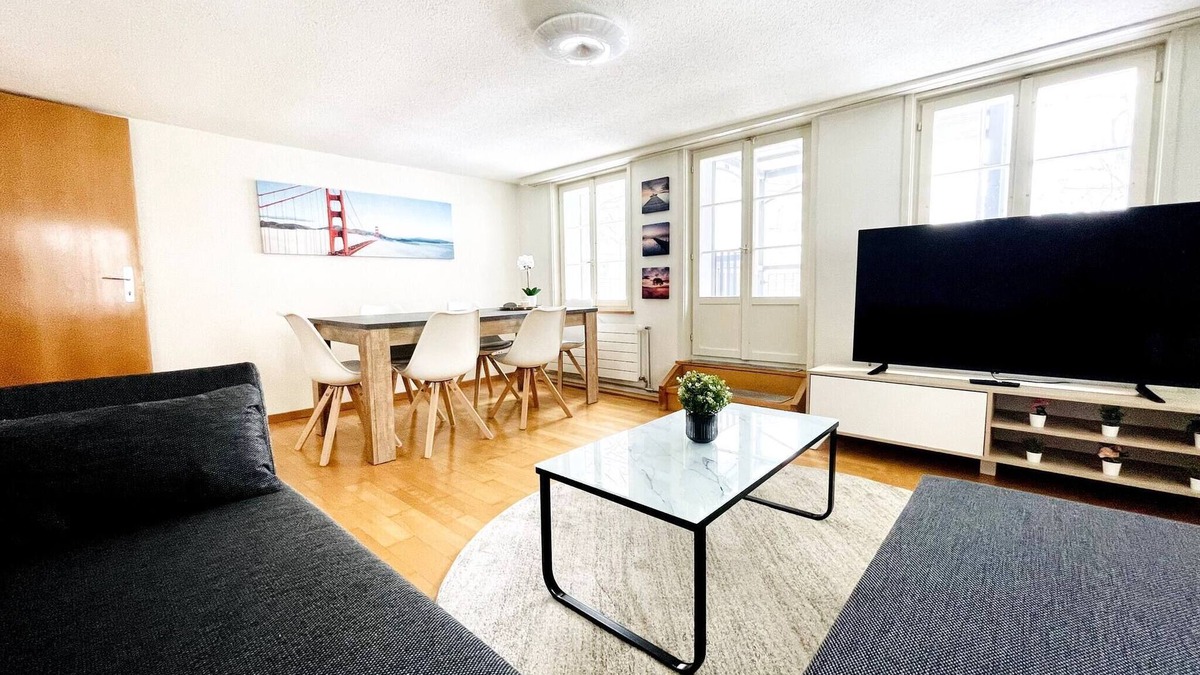 St. Gallen Apartment | Beautiful Old Building Apartment In The Center