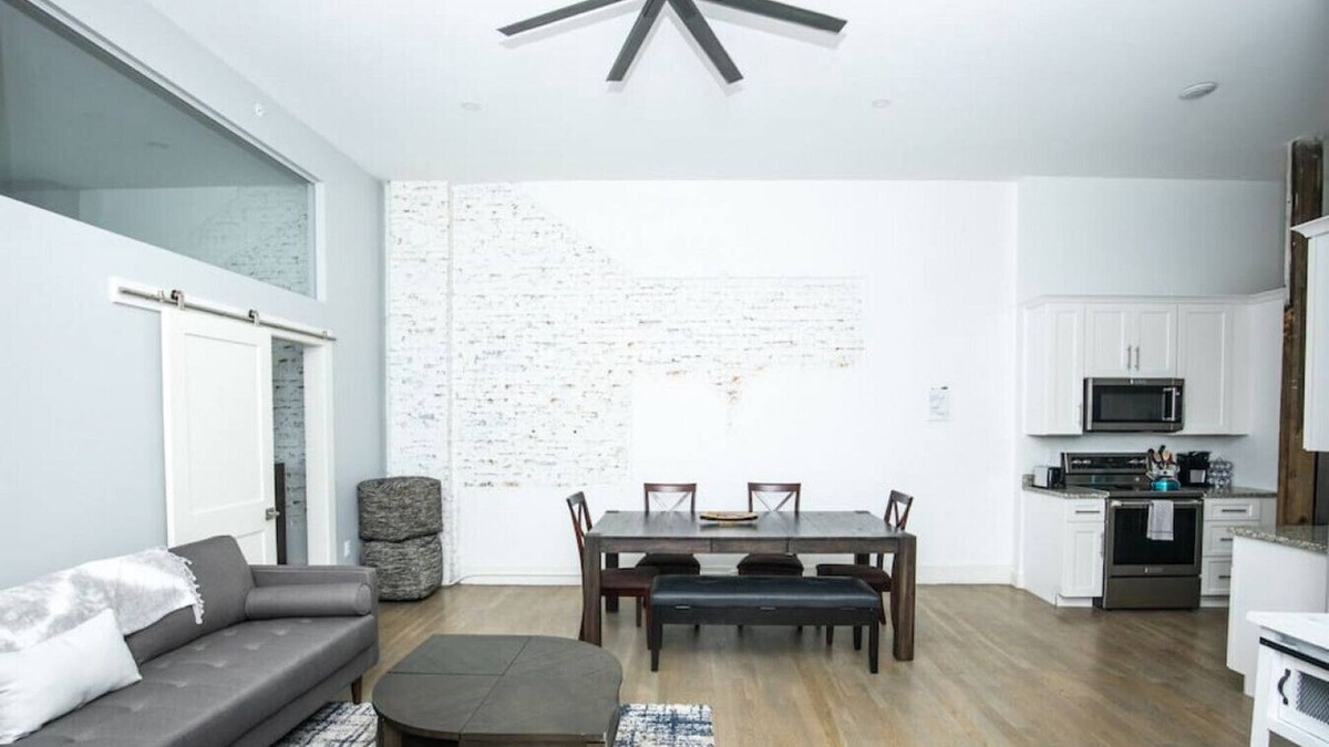 Old Port Apartment | Beautiful Old Port Apt-Downtown