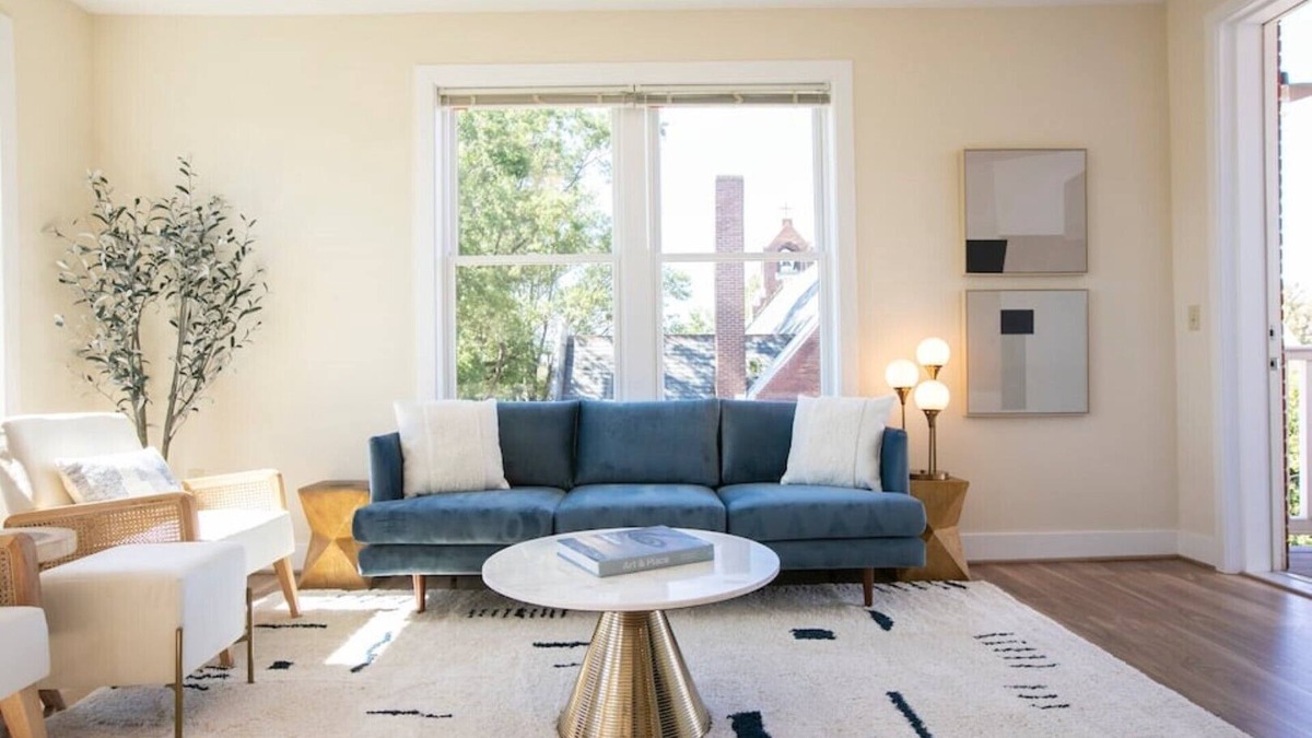 Old Town West Apartment | ⚜Beautiful Old Town 2-Bdrm Apt⚜Free Parking⚜