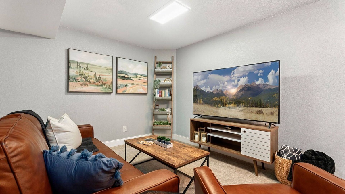 Martinez Park Apartment | Beautiful Old Town Apartment with Hot Tub & Bikes