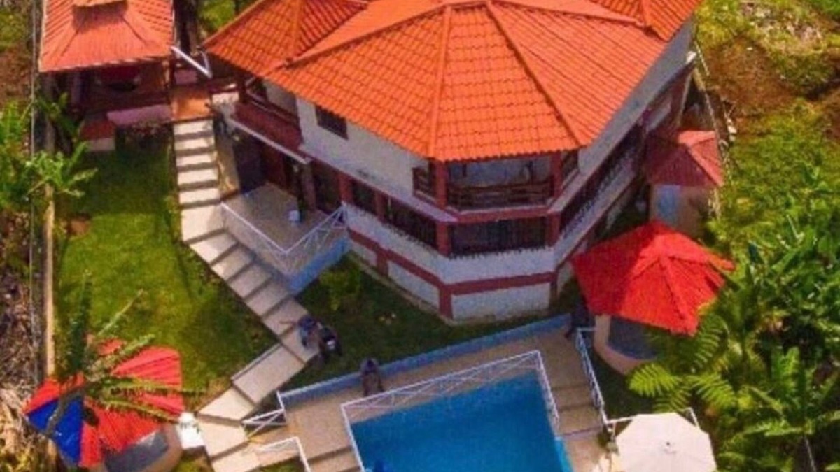 Montellano Villa | beautiful old villa to spend time with the family