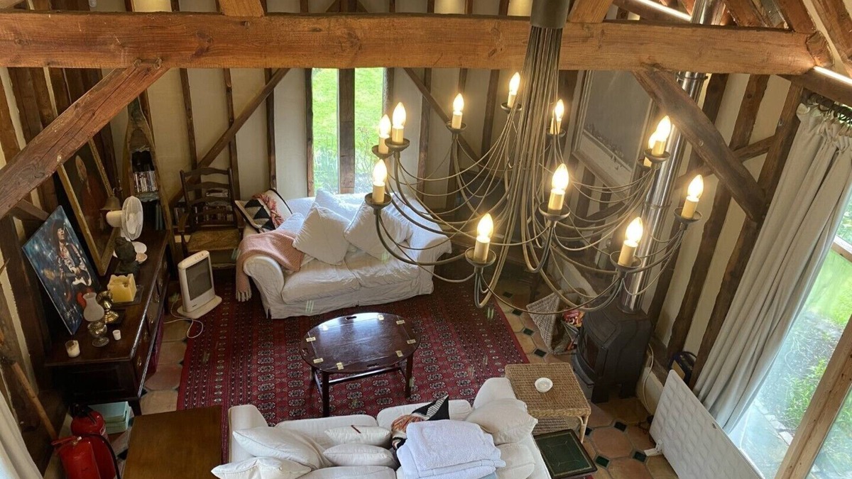 Petworth House | Beautiful one Bed Barn in national park 1 hr from London with small pool