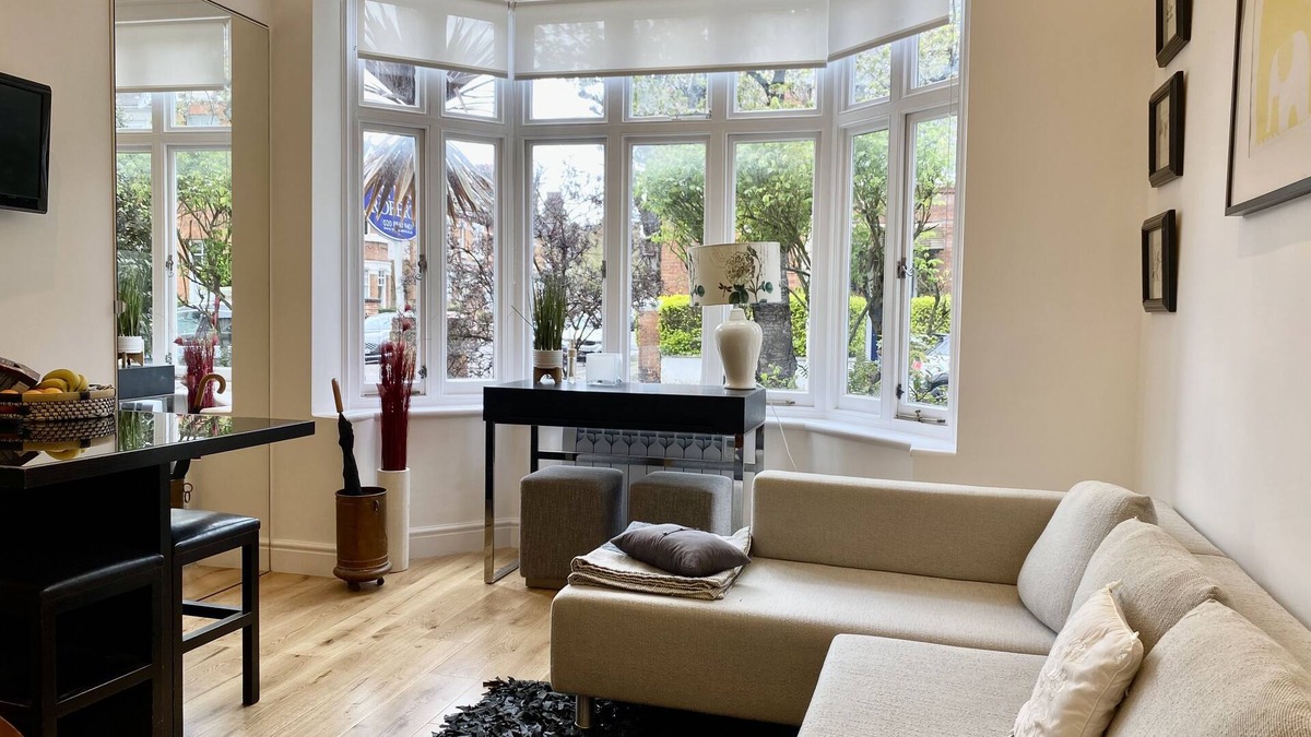 Kew Apartment | Beautiful One bedroom contemporary Interior Designed Flat just off Kew Green