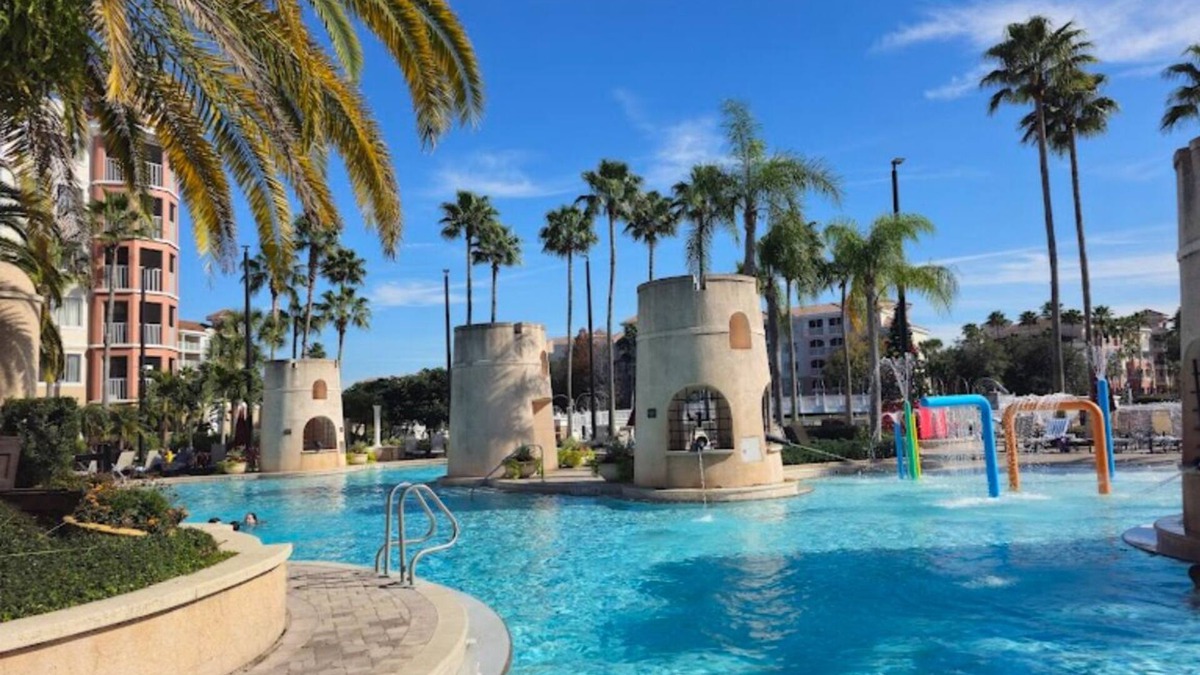 Williamsburg Condo | Beautiful one-bedroom, 2-bath condo with full kitchen, minutes to Disney gates