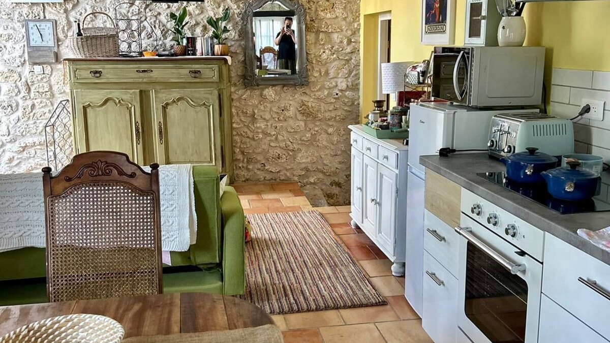 Savignac-de-Duras Cottage | Beautiful one bedroom cottage with pool.