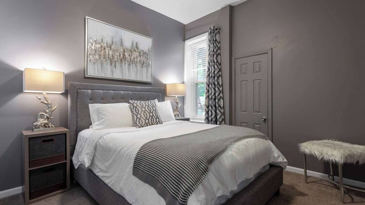 Southmoreland Condo | Beautiful One Bedroom With King Bed | 07