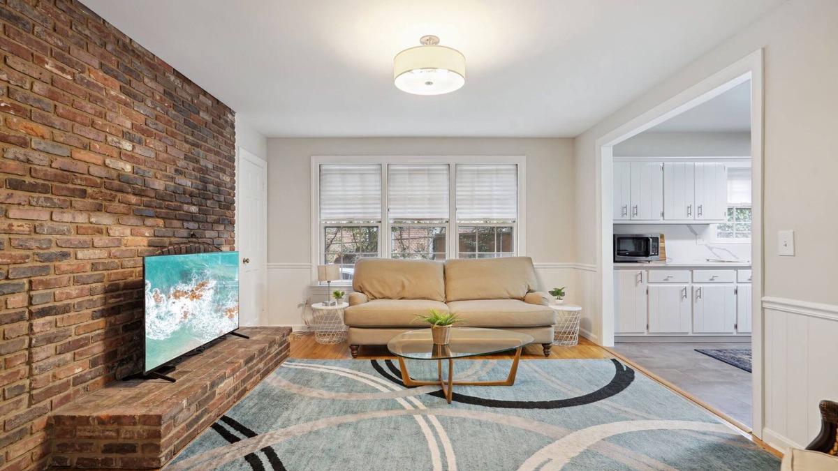 The Palisades House | Beautiful Palisades 5BR Home, Fabulous Location