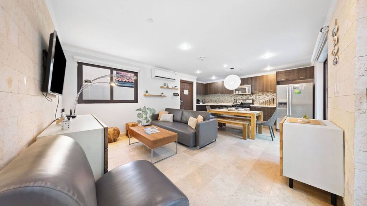 Washington Condo | Beautiful Palm Beach Haven ~ Pool ~ GYM ~ Rooftop!